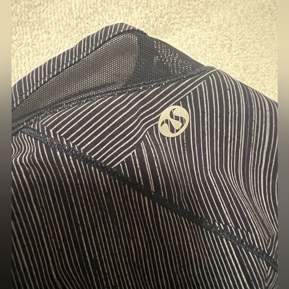 Lululemon hotty hot shorts - Picture 3 of 5